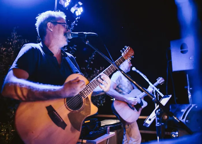 אתר קמפינג Domaine Naturiste De Riva Bella Linguizzetta