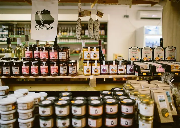 אתר קמפינג Domaine Naturiste De Riva Bella